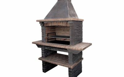 Cocina al aire libre con los hornos de leña y barbacoas